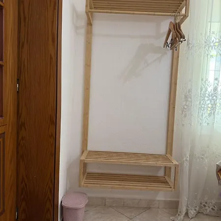Alloggio in famiglia Isaraj *